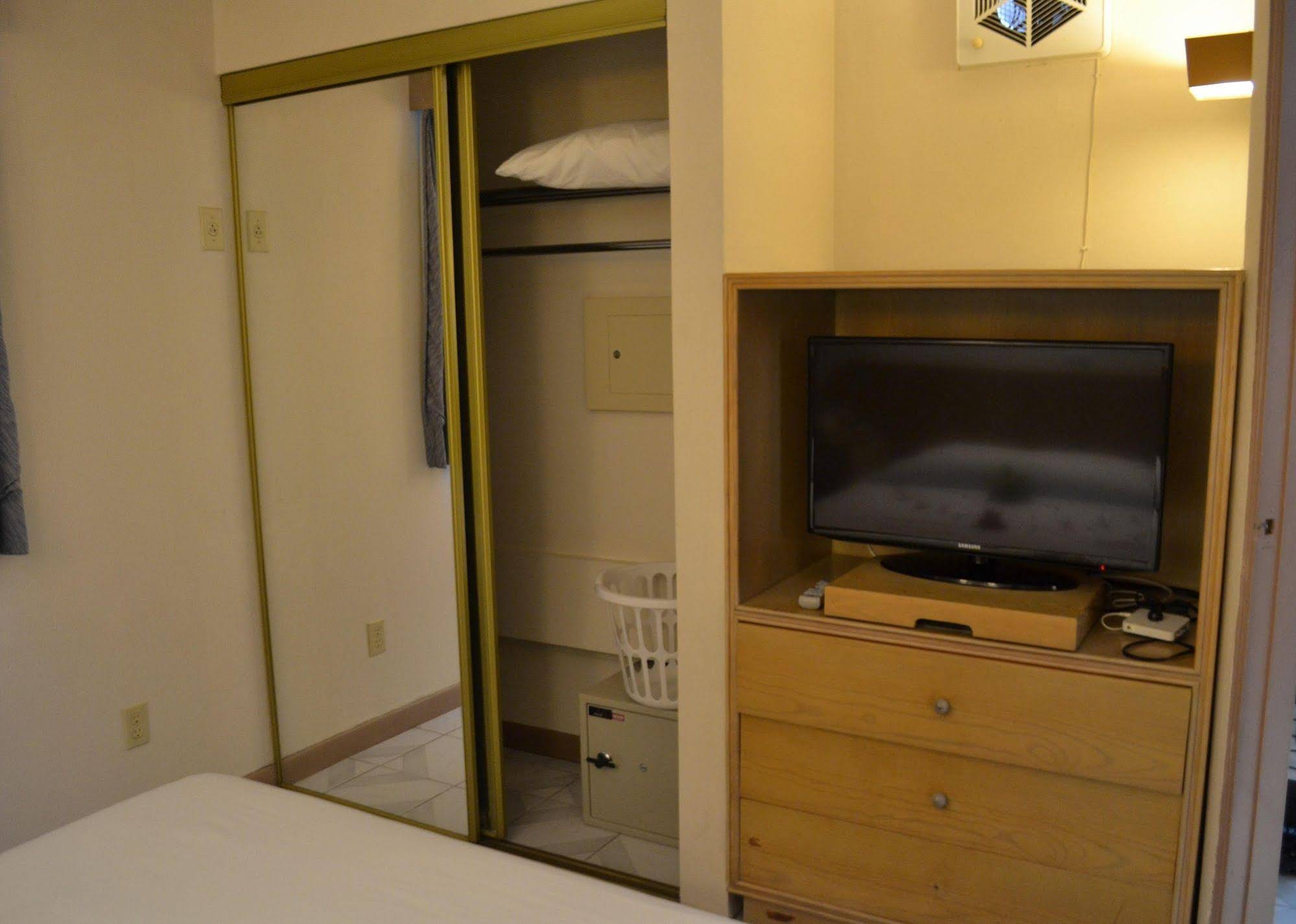 West Plaza Hotel Coral Reef