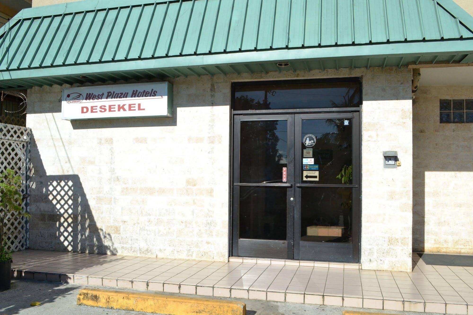 West Plaza Hotel Desekel
