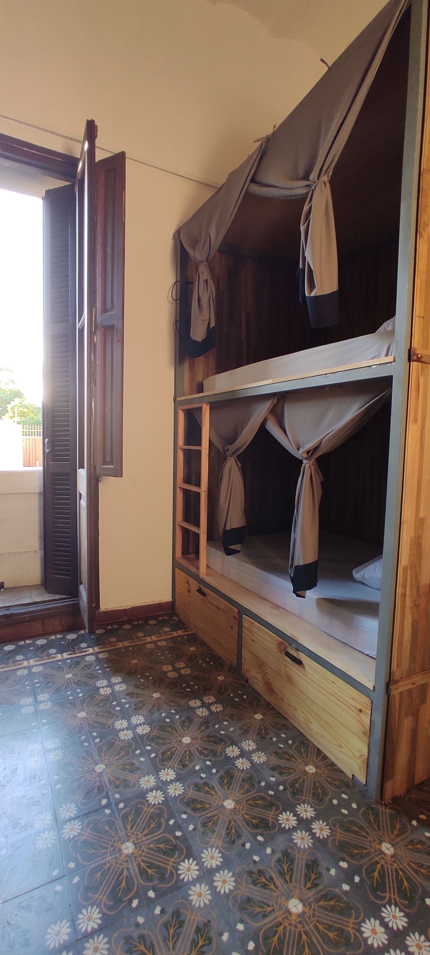 Mediterraneo Hostel