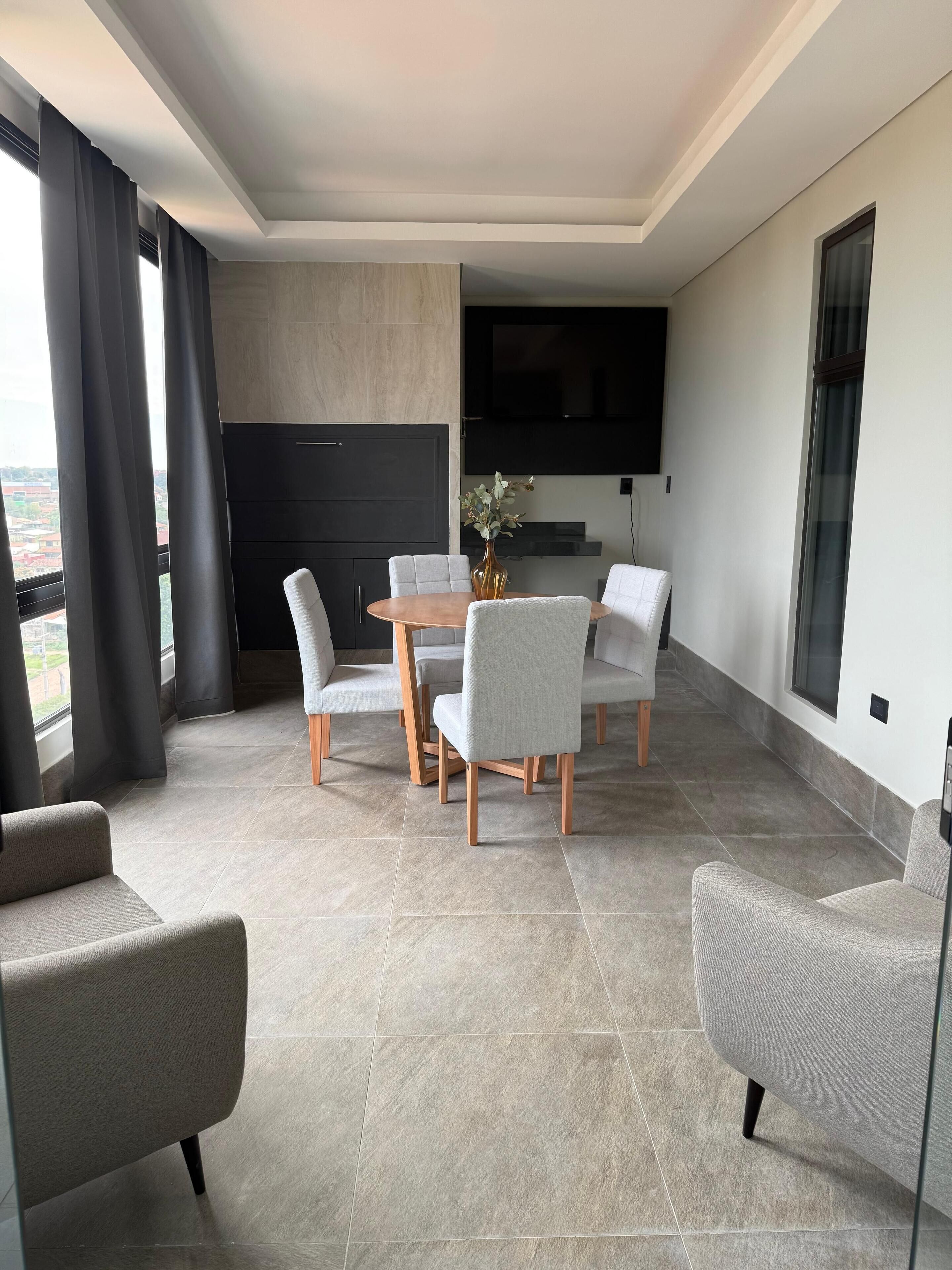 Ramada Suites by Wyndham Asuncion Aeropuerto