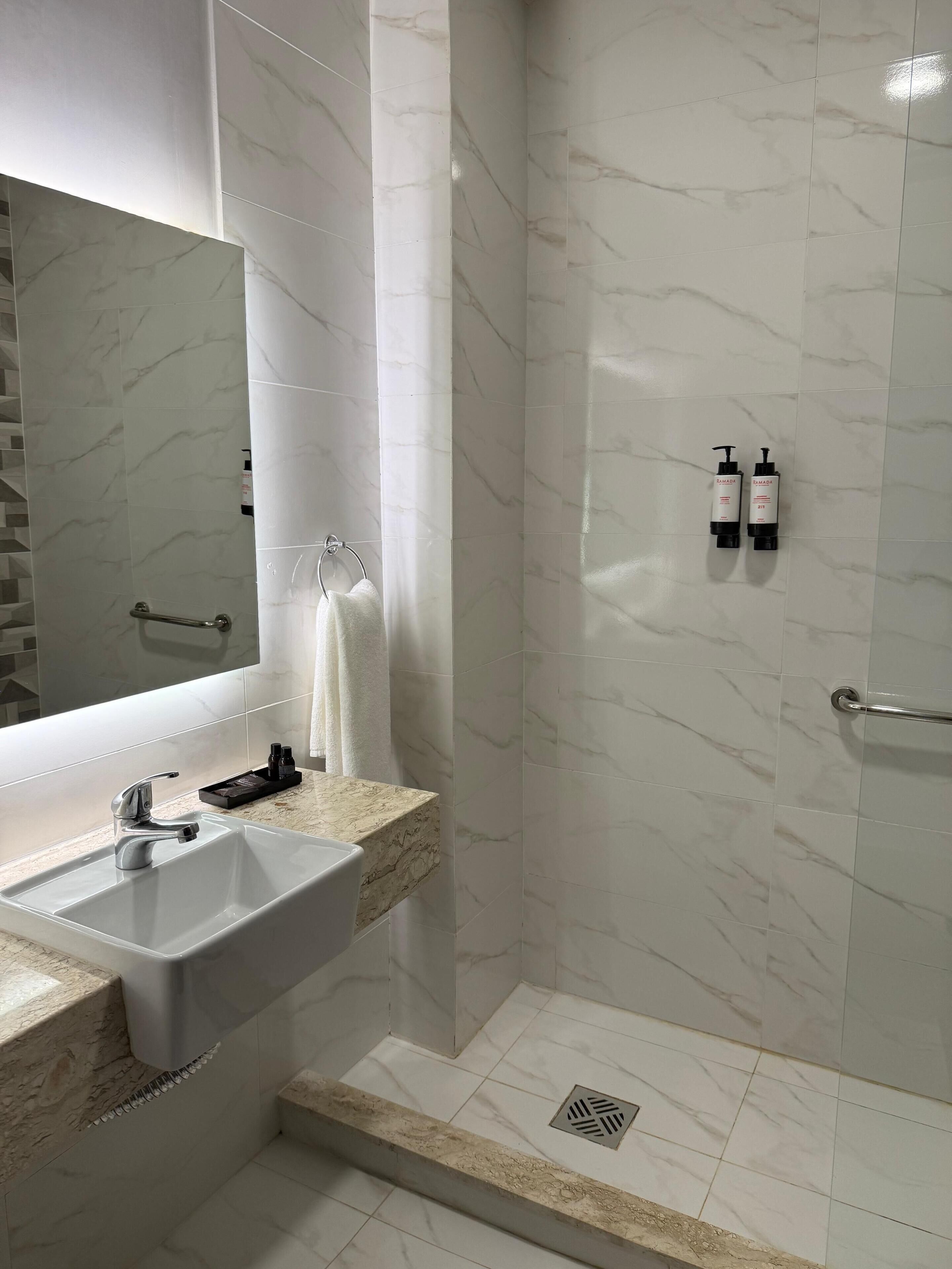 Ramada Suites by Wyndham Asuncion Aeropuerto