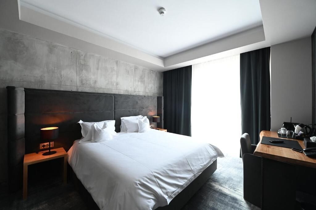 Aniroc Signature Hotel