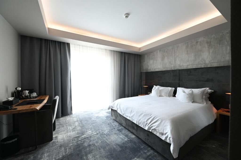 Aniroc Signature Hotel