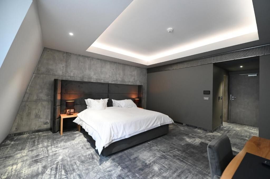 Aniroc Signature Hotel