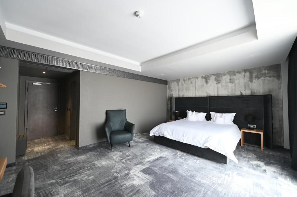 Aniroc Signature Hotel