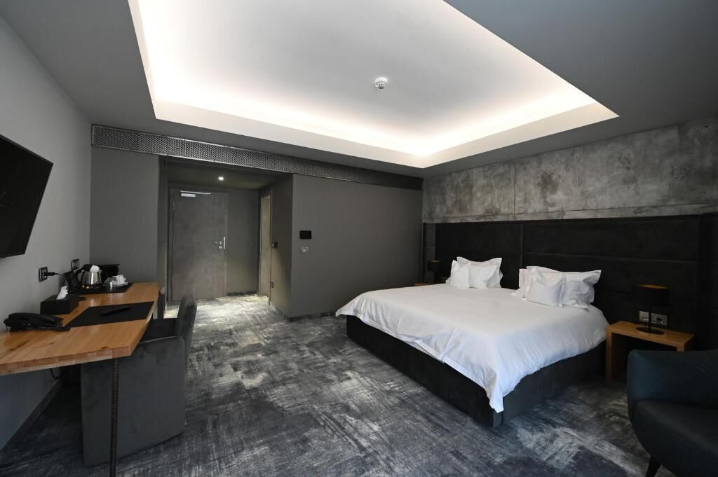 Aniroc Signature Hotel