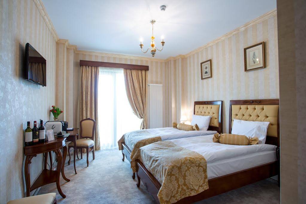 The Arlington Hotel