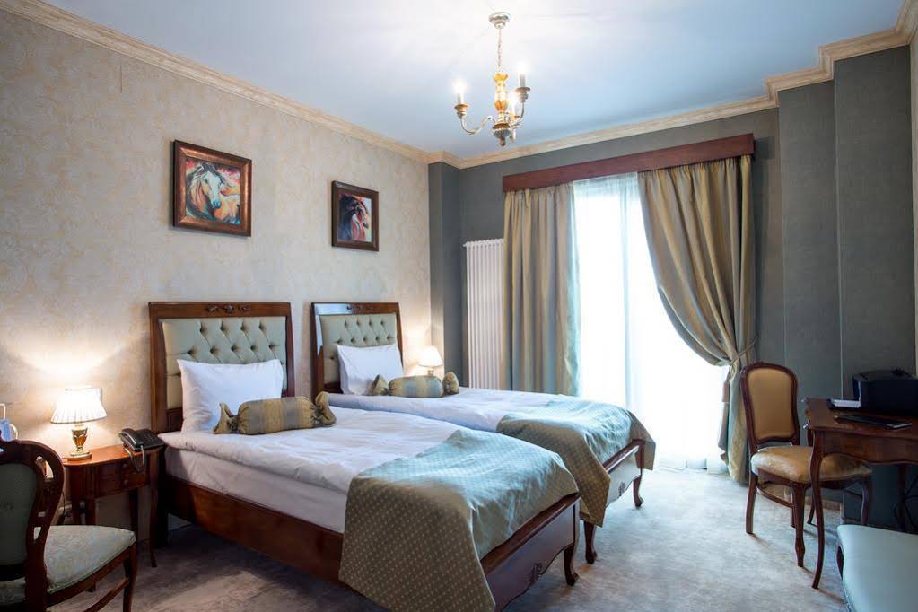 The Arlington Hotel