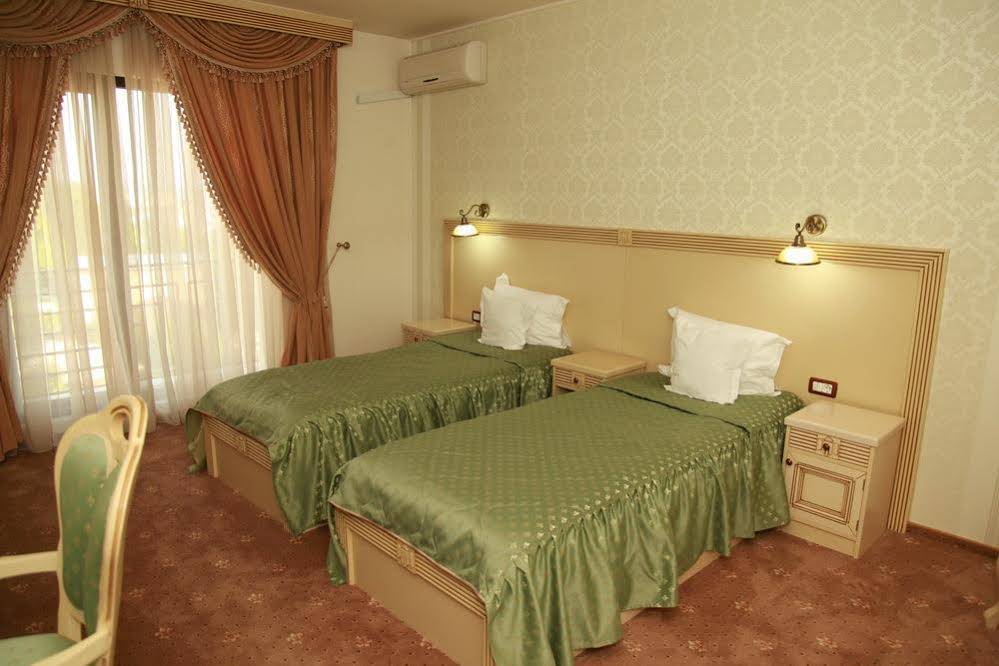 Majestic Hotel & Restaurant