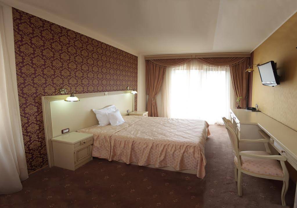 Majestic Hotel & Restaurant