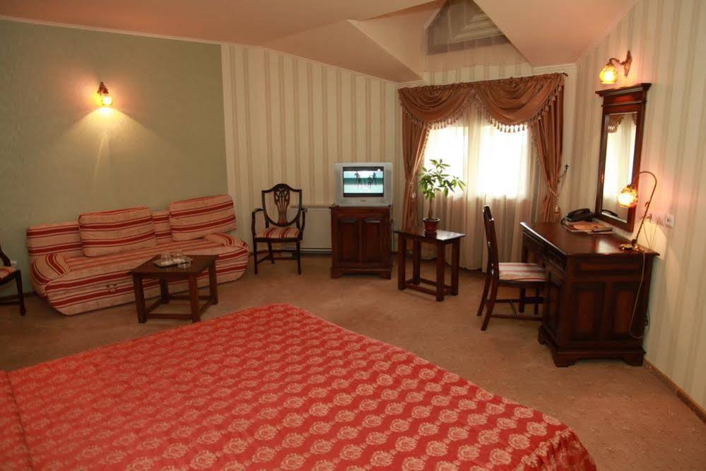 Majestic Hotel & Restaurant
