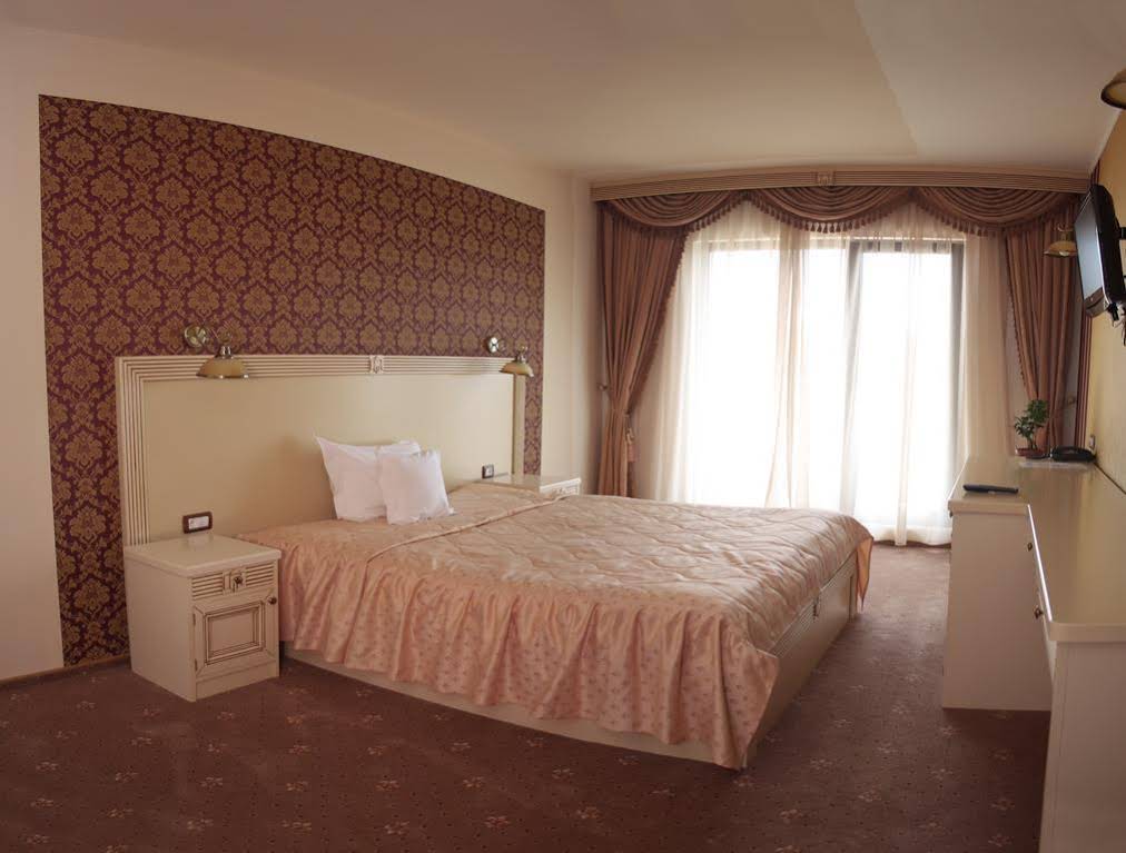 Majestic Hotel & Restaurant