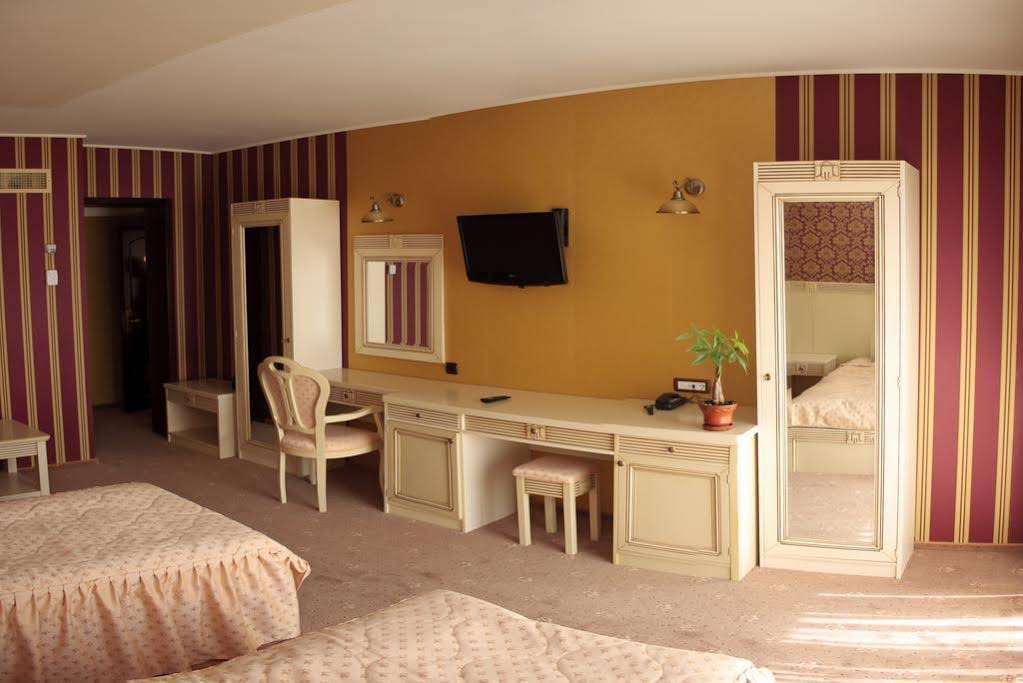 Majestic Hotel & Restaurant