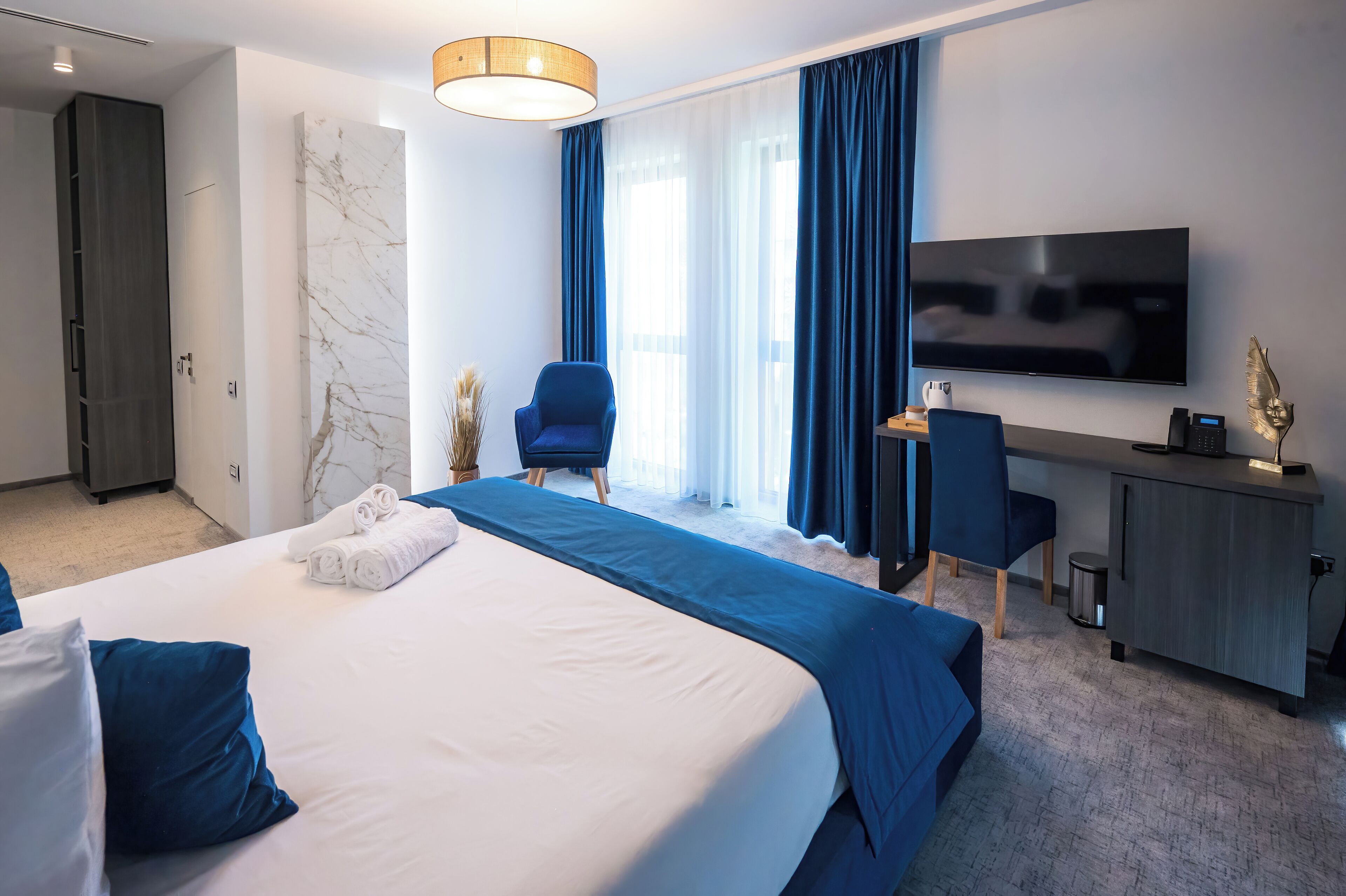 Alive Hotel