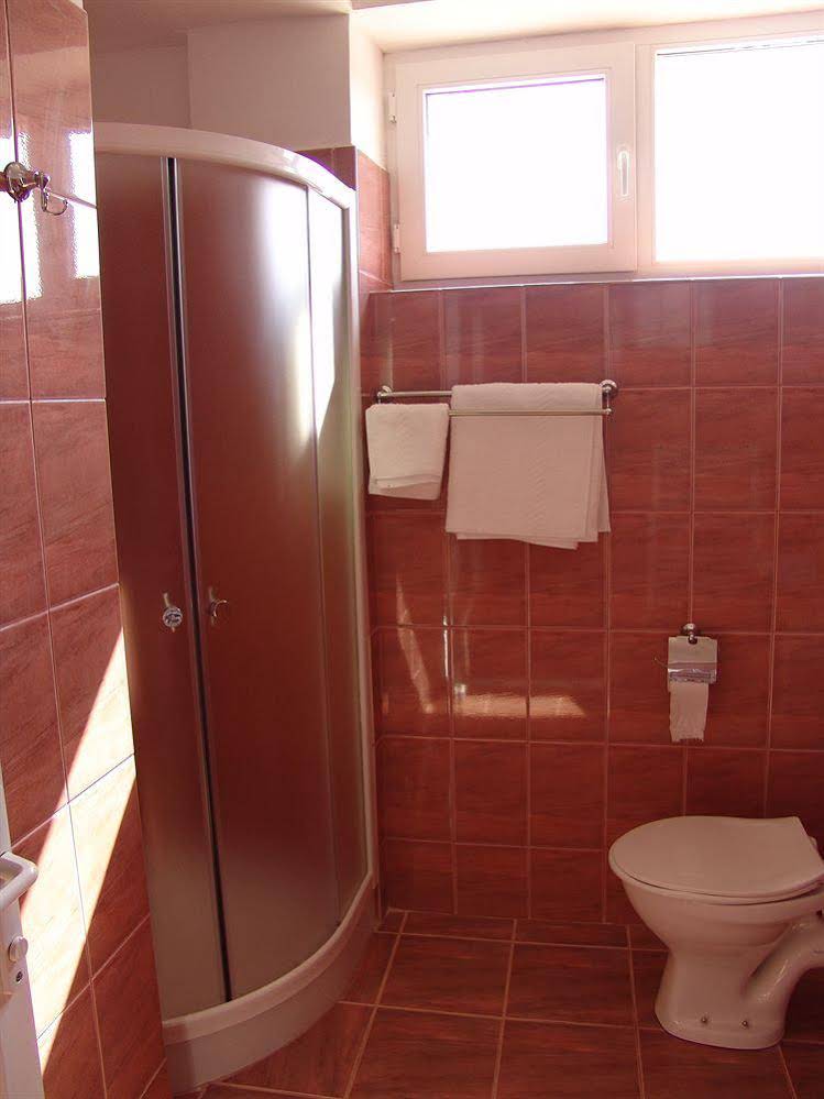 Class Hotel