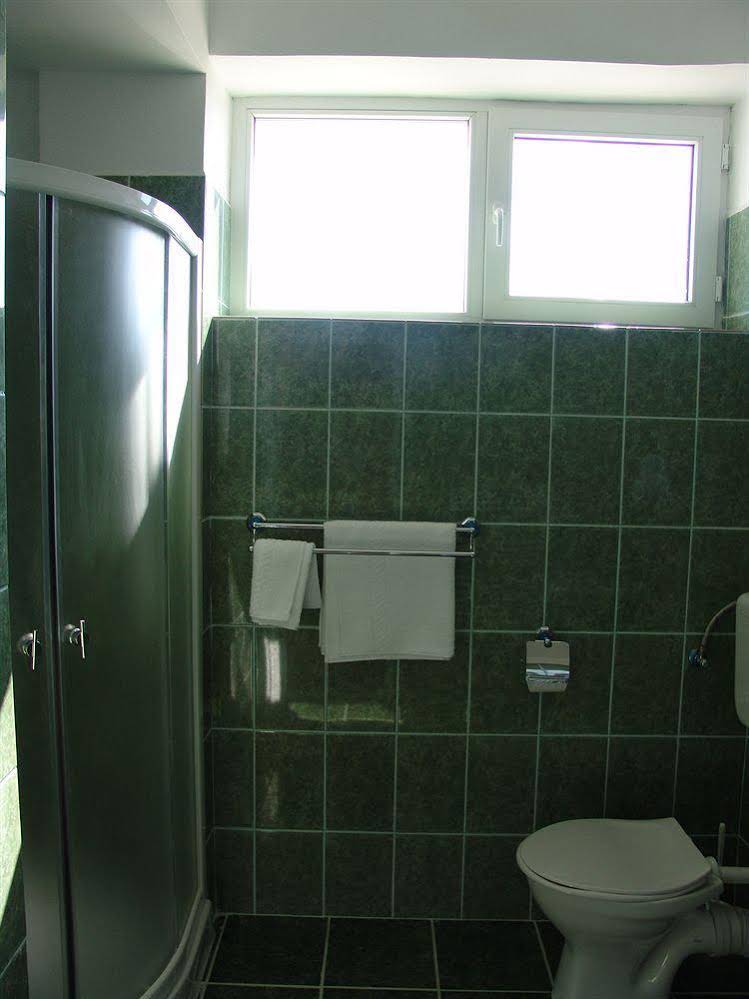 Class Hotel