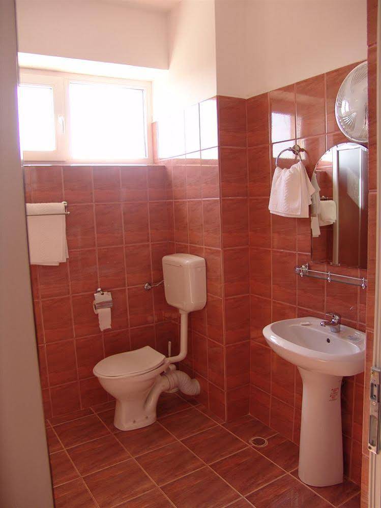 Class Hotel