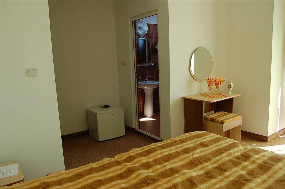 Class Hotel