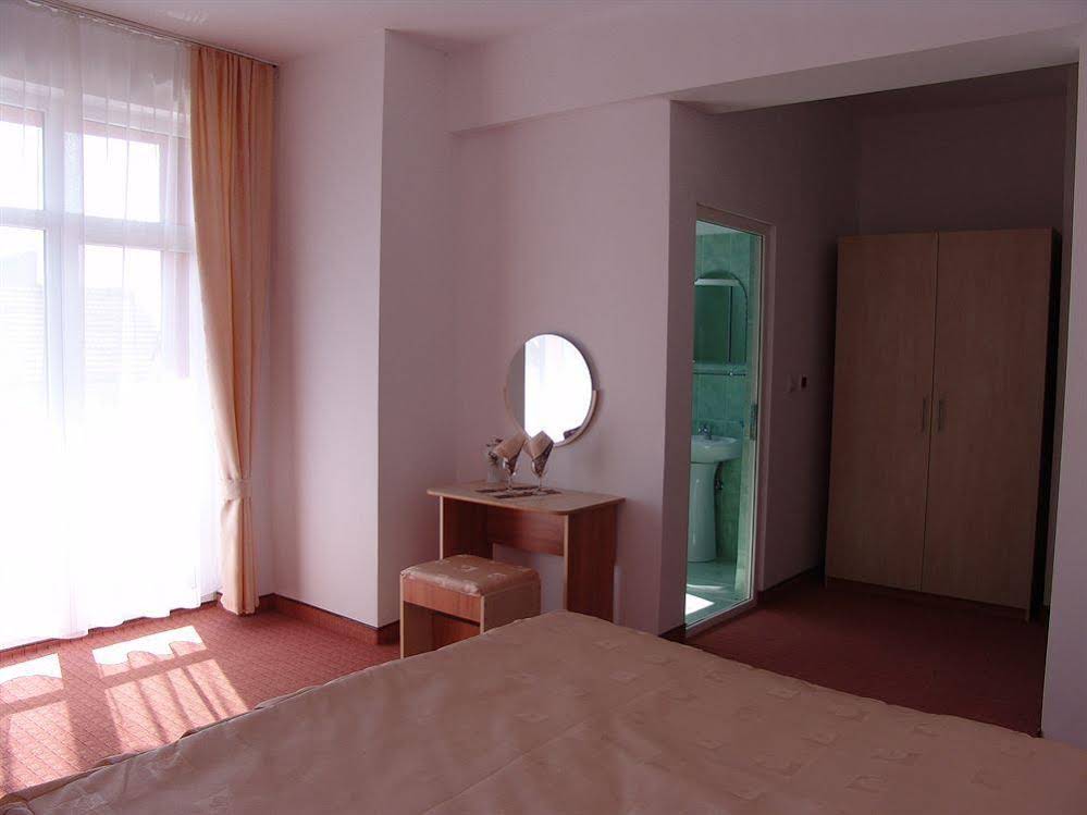 Class Hotel
