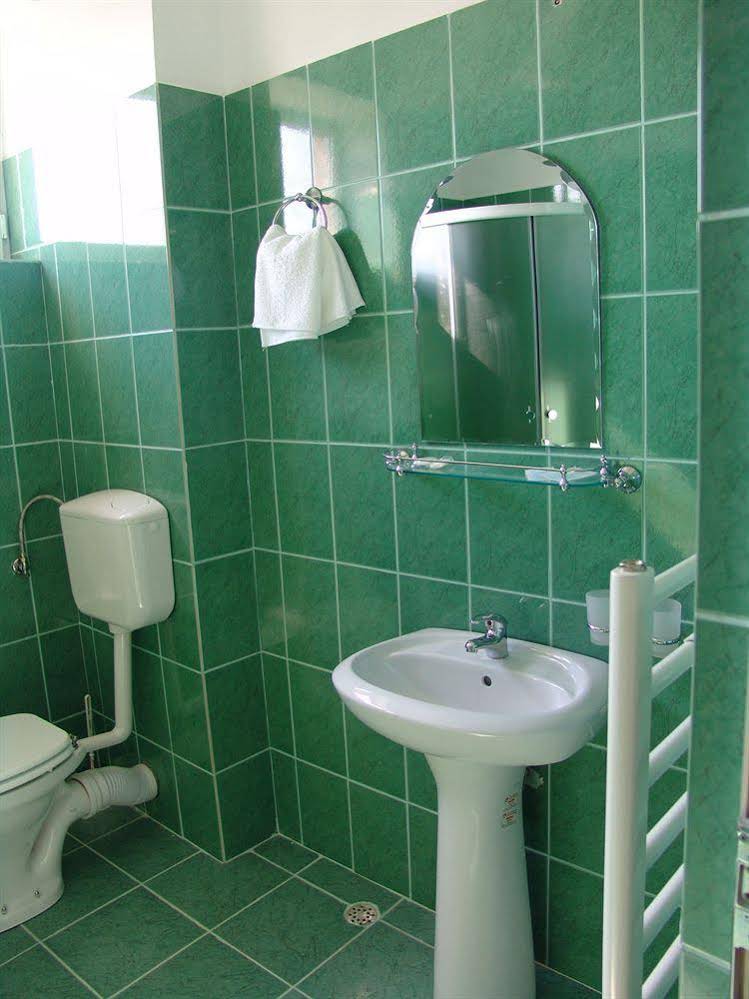 Class Hotel