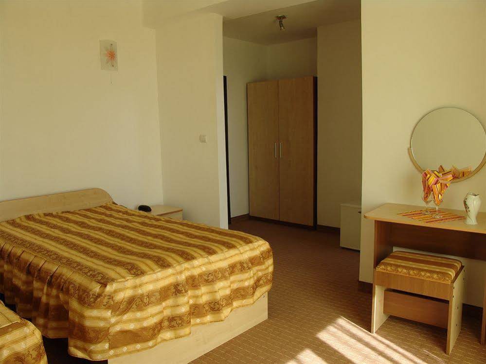 Class Hotel