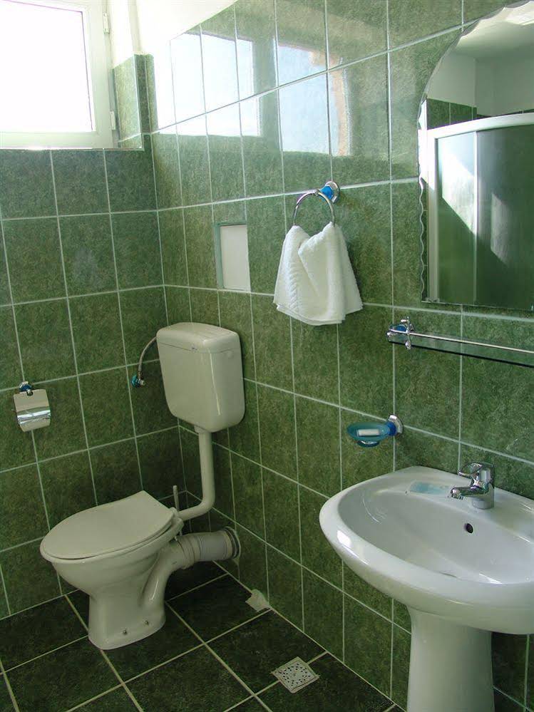 Class Hotel