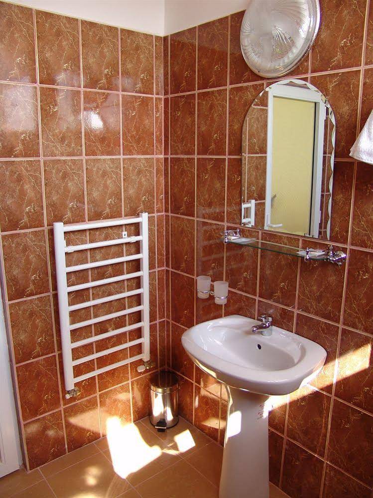 Class Hotel