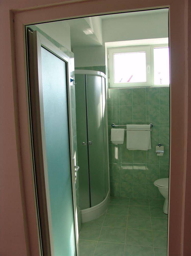 Class Hotel