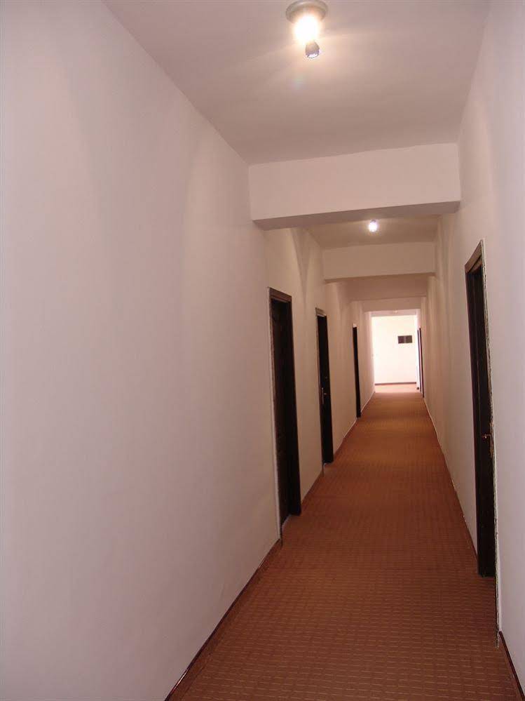 Class Hotel