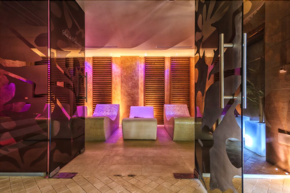 Hotel Roman by Dumbrava