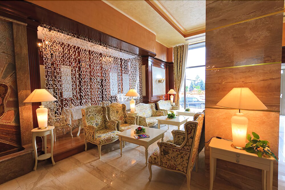 Hotel Roman by Dumbrava