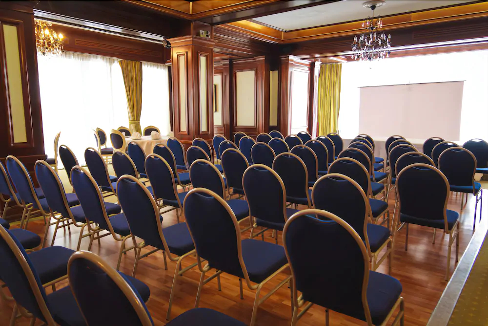 Hotel Roman by Dumbrava