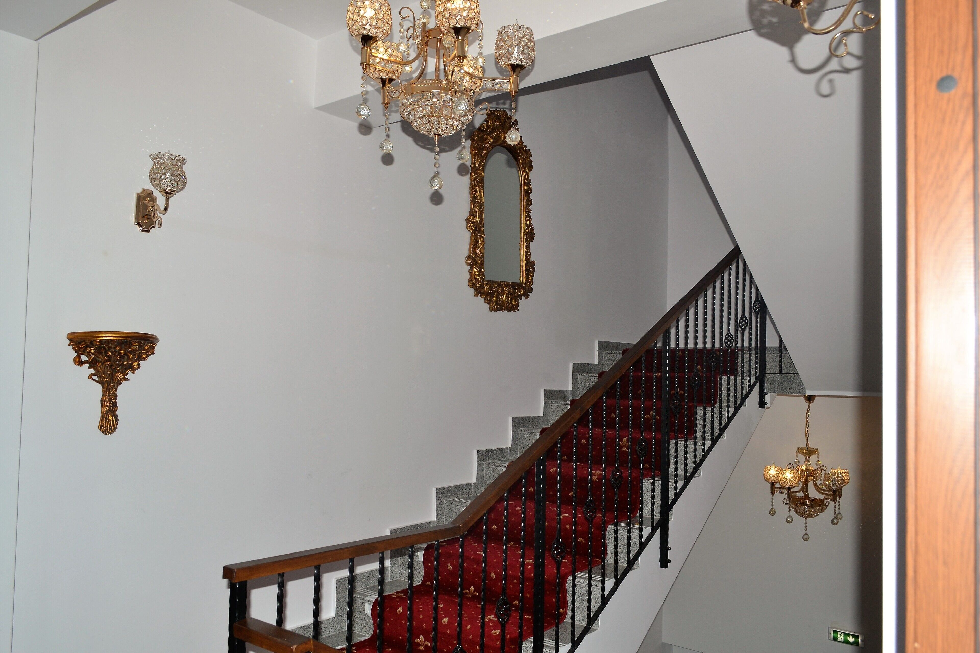 Noe Residence