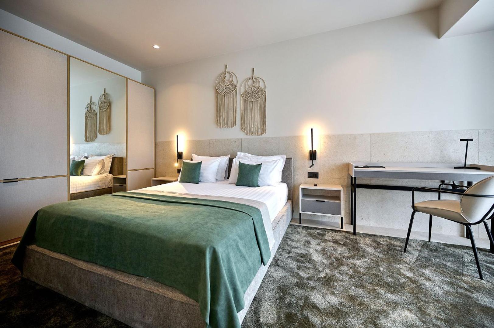 Alezzi Infinity Aparthotel & Spa