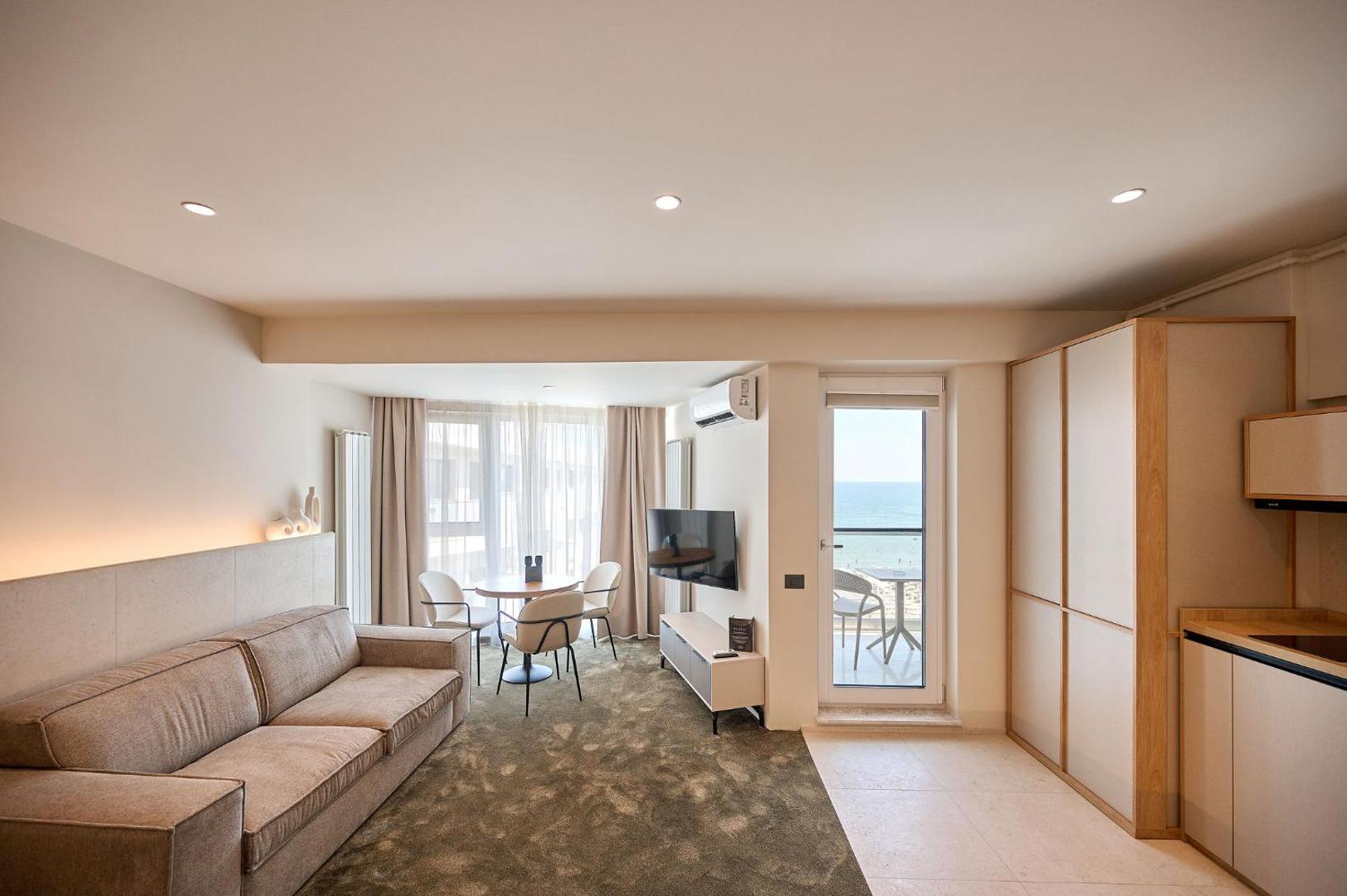 Alezzi Infinity Aparthotel & Spa