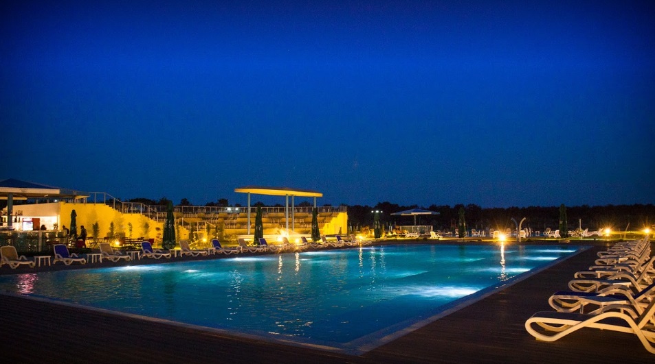 Blaxy Premium Resort