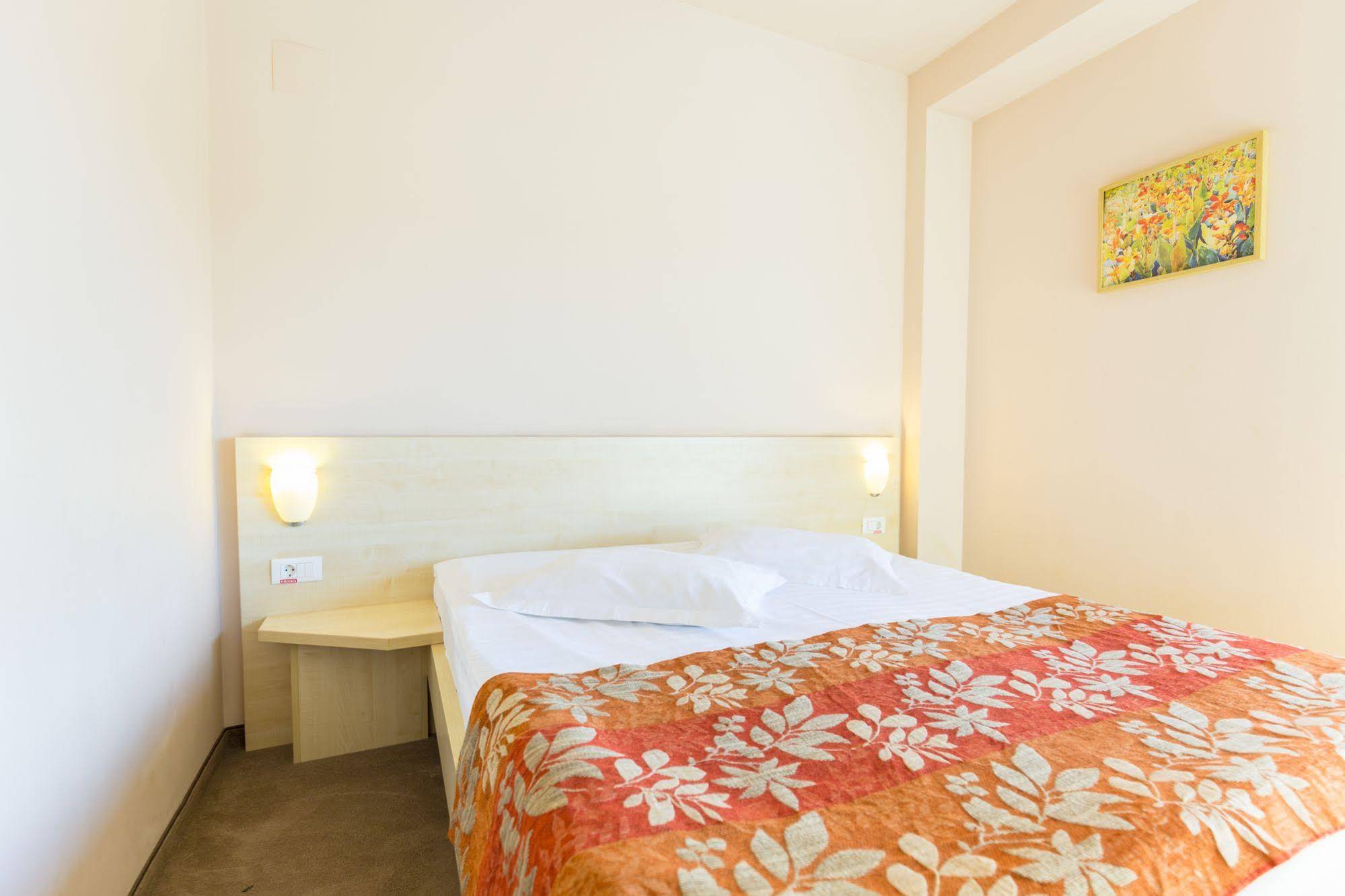 Hotel Stop