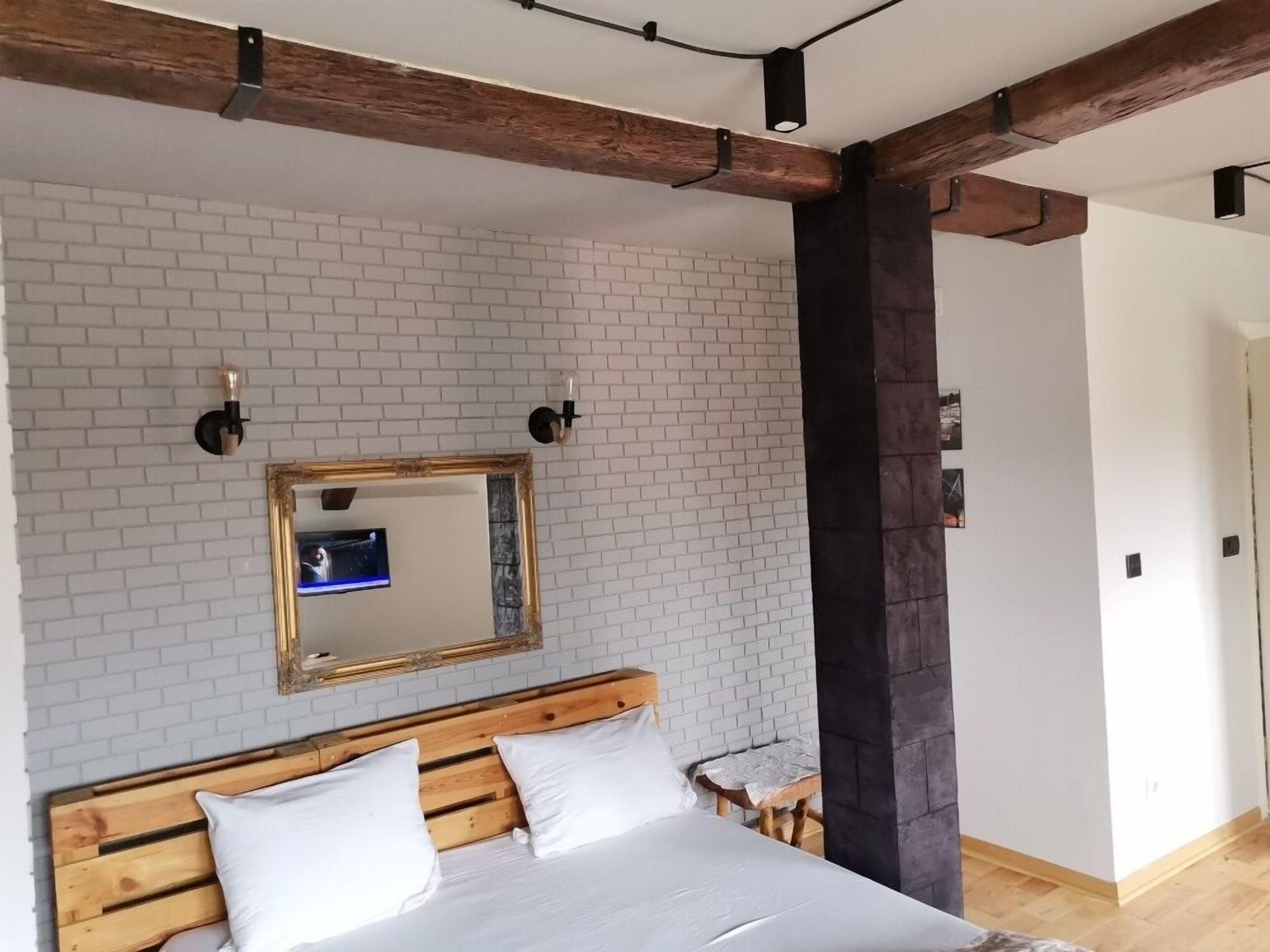 Airport Apartments