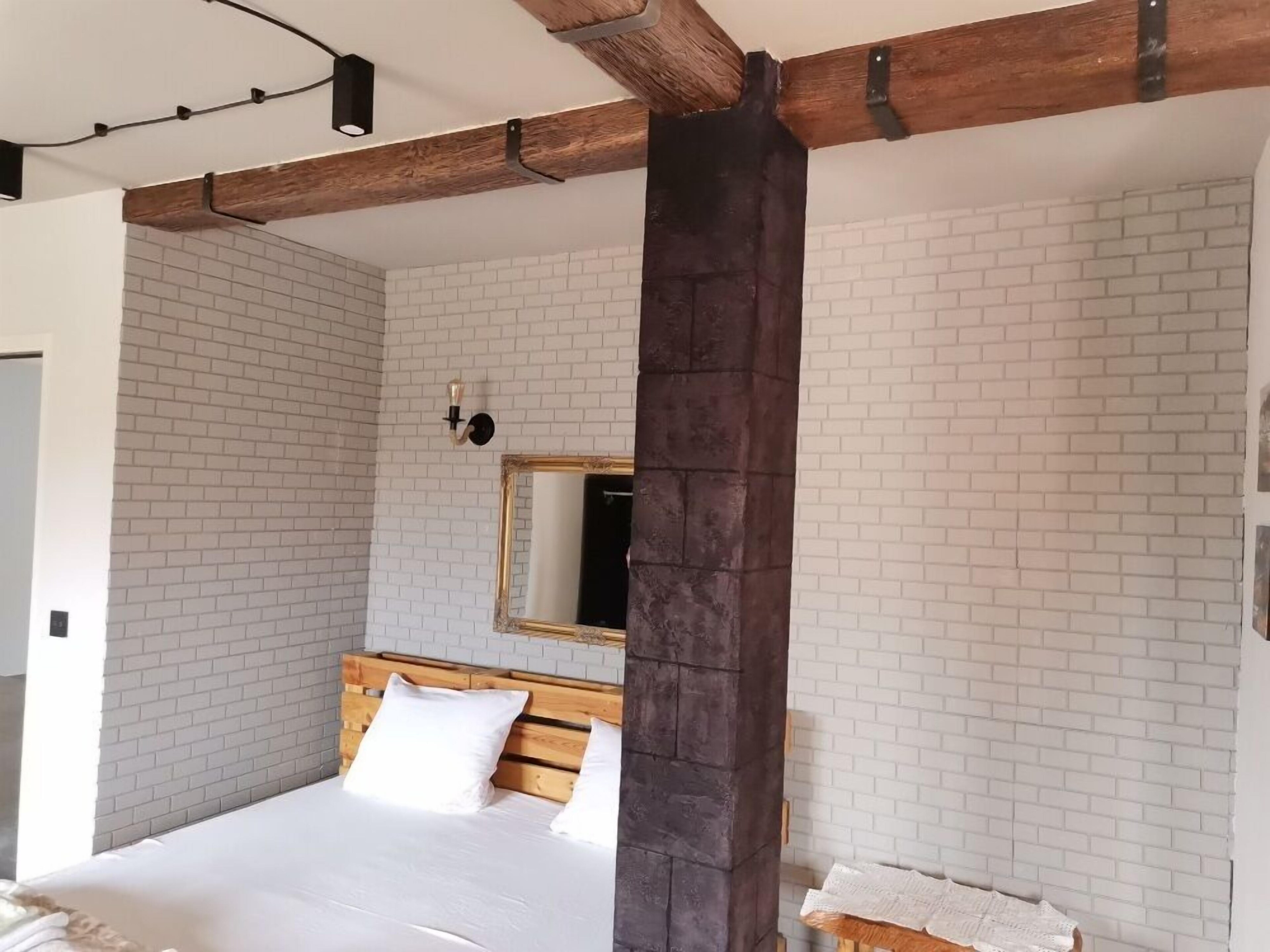 Airport Apartments