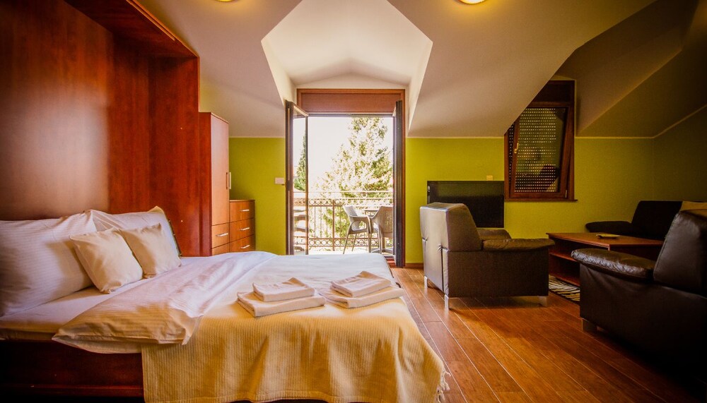 Carpe Diem Apartments