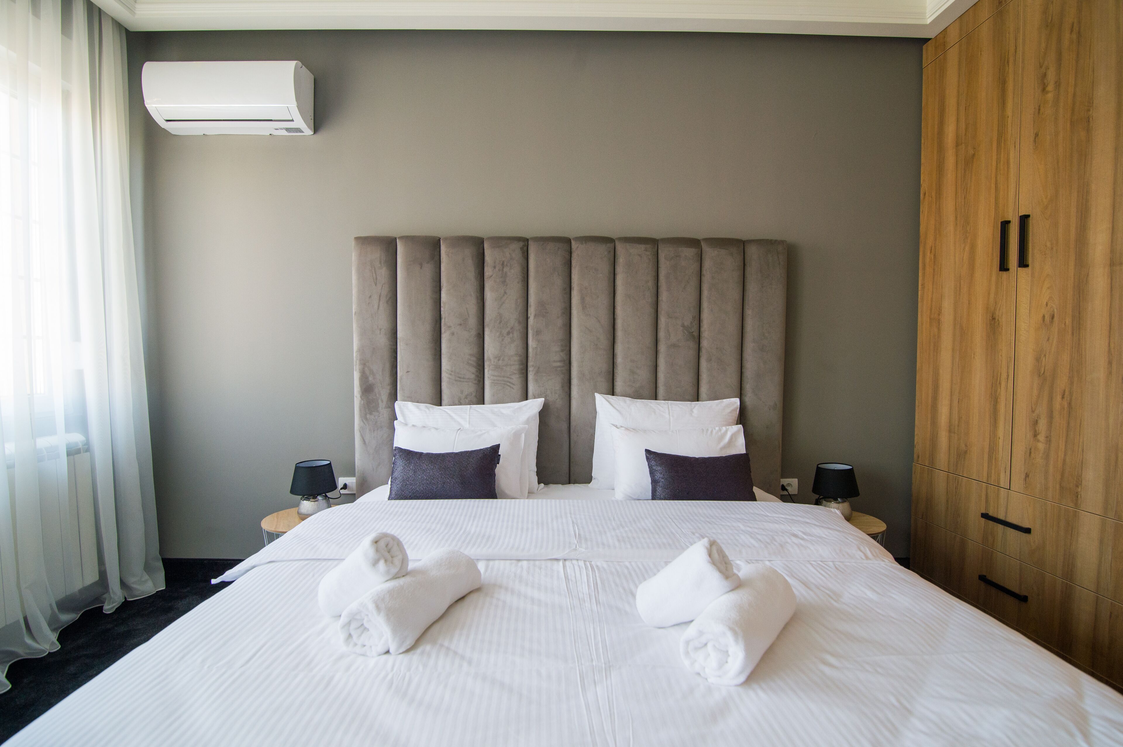DJ City Vista - Luxury Apartments