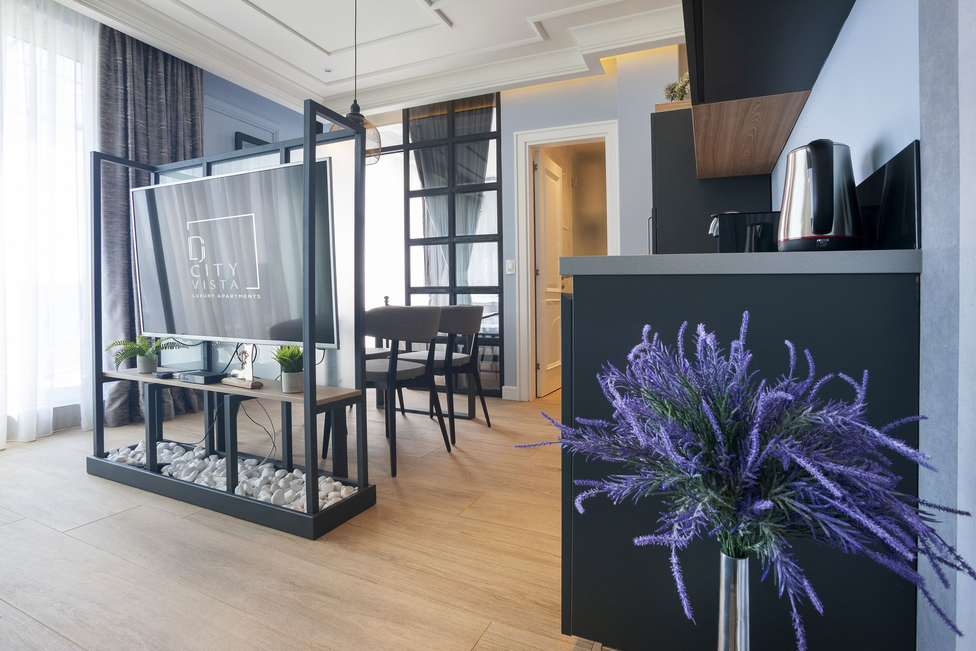 DJ City Vista - Luxury Apartments