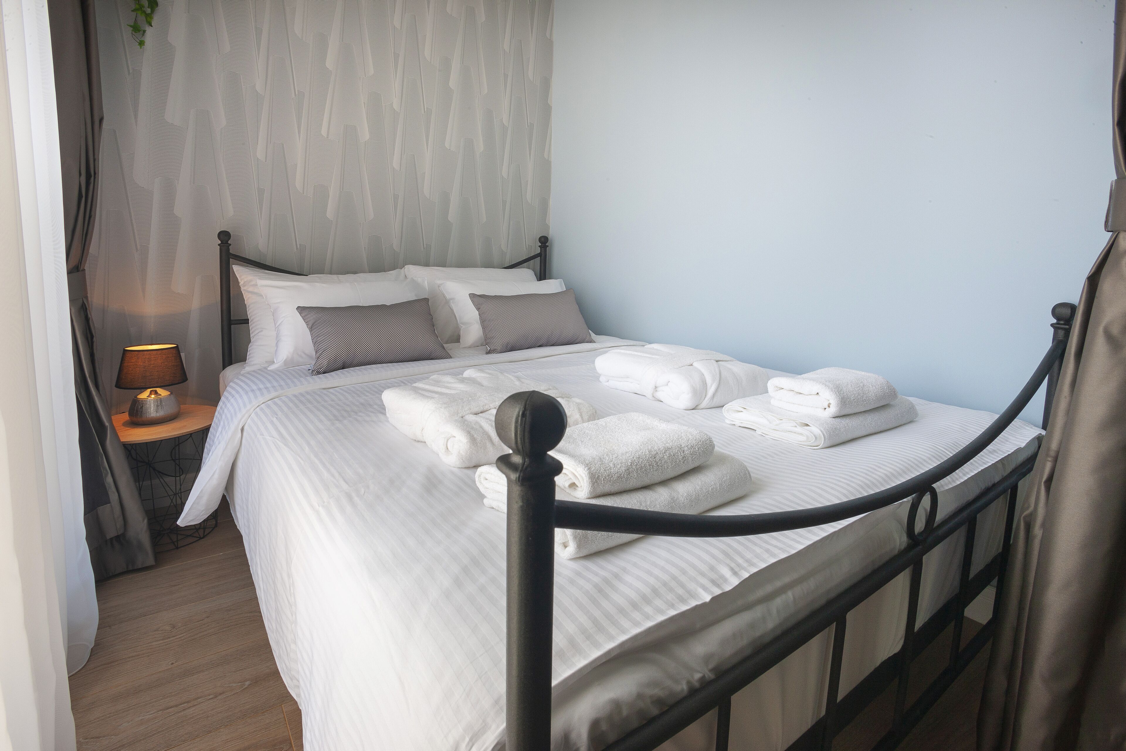 DJ City Vista - Luxury Apartments