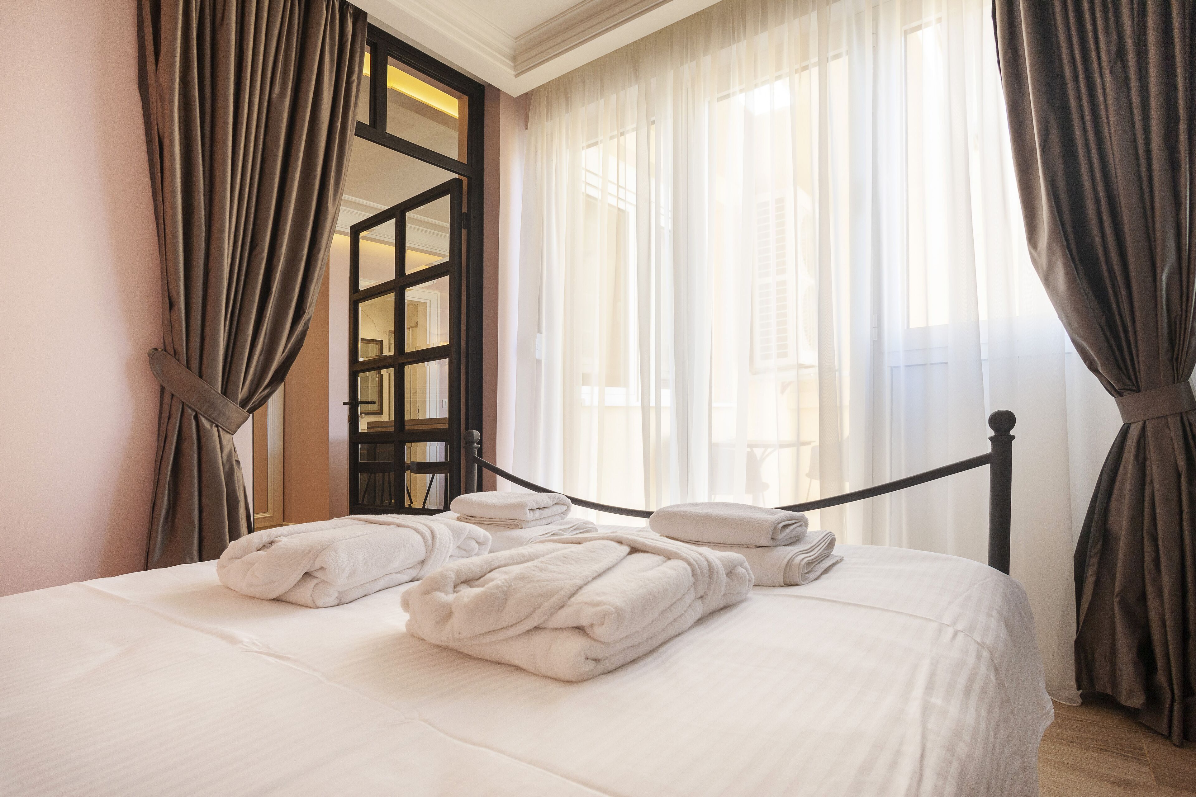 DJ City Vista - Luxury Apartments