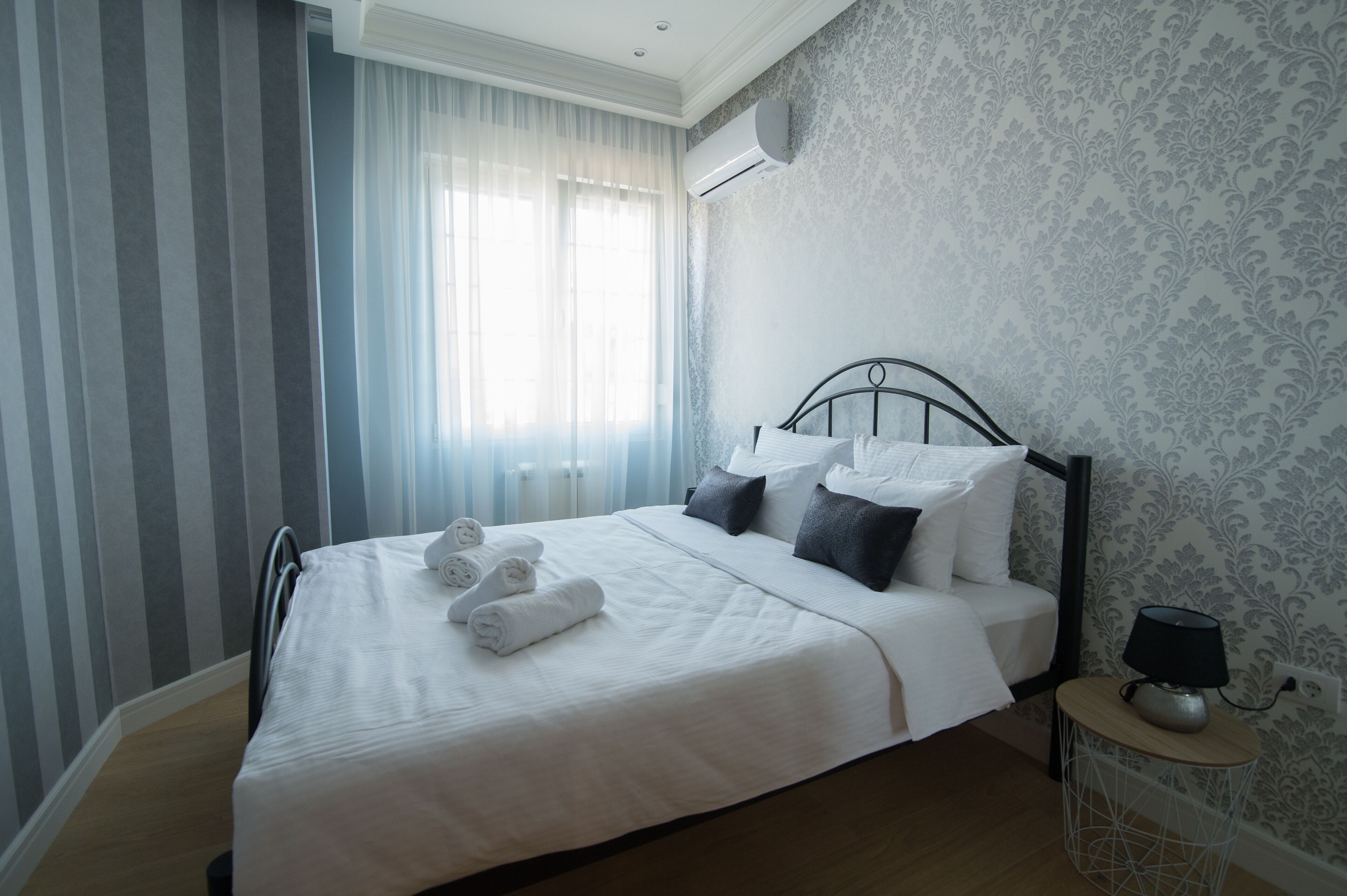 DJ City Vista - Luxury Apartments