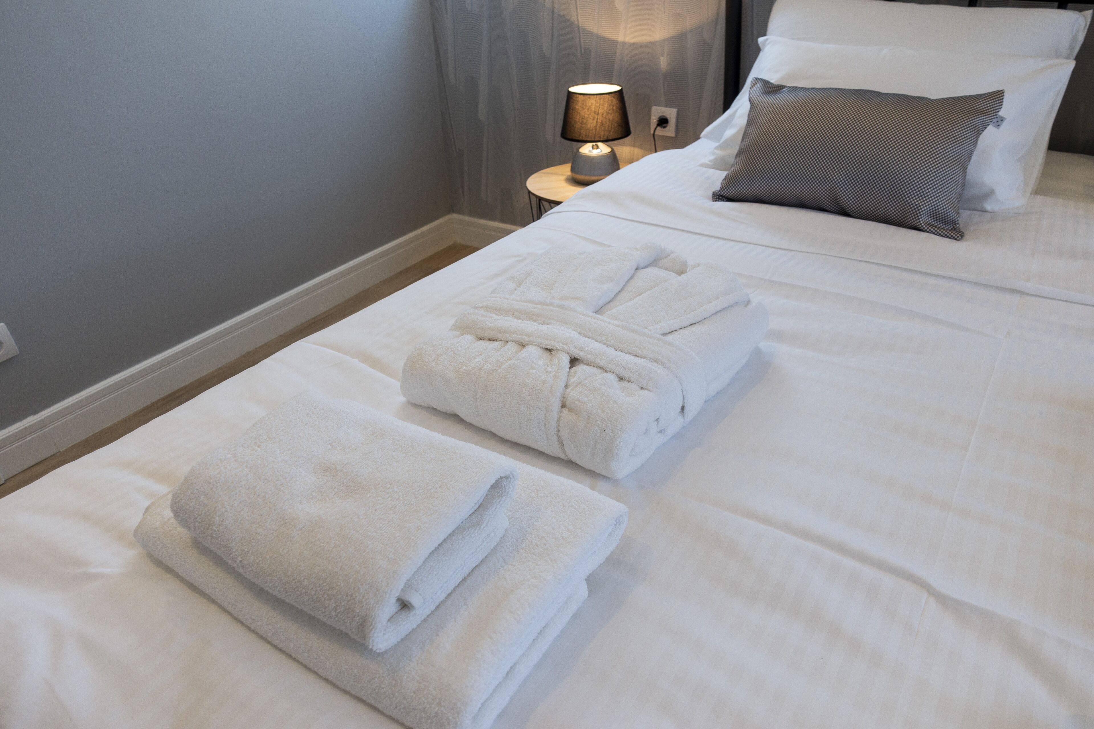 DJ City Vista - Luxury Apartments
