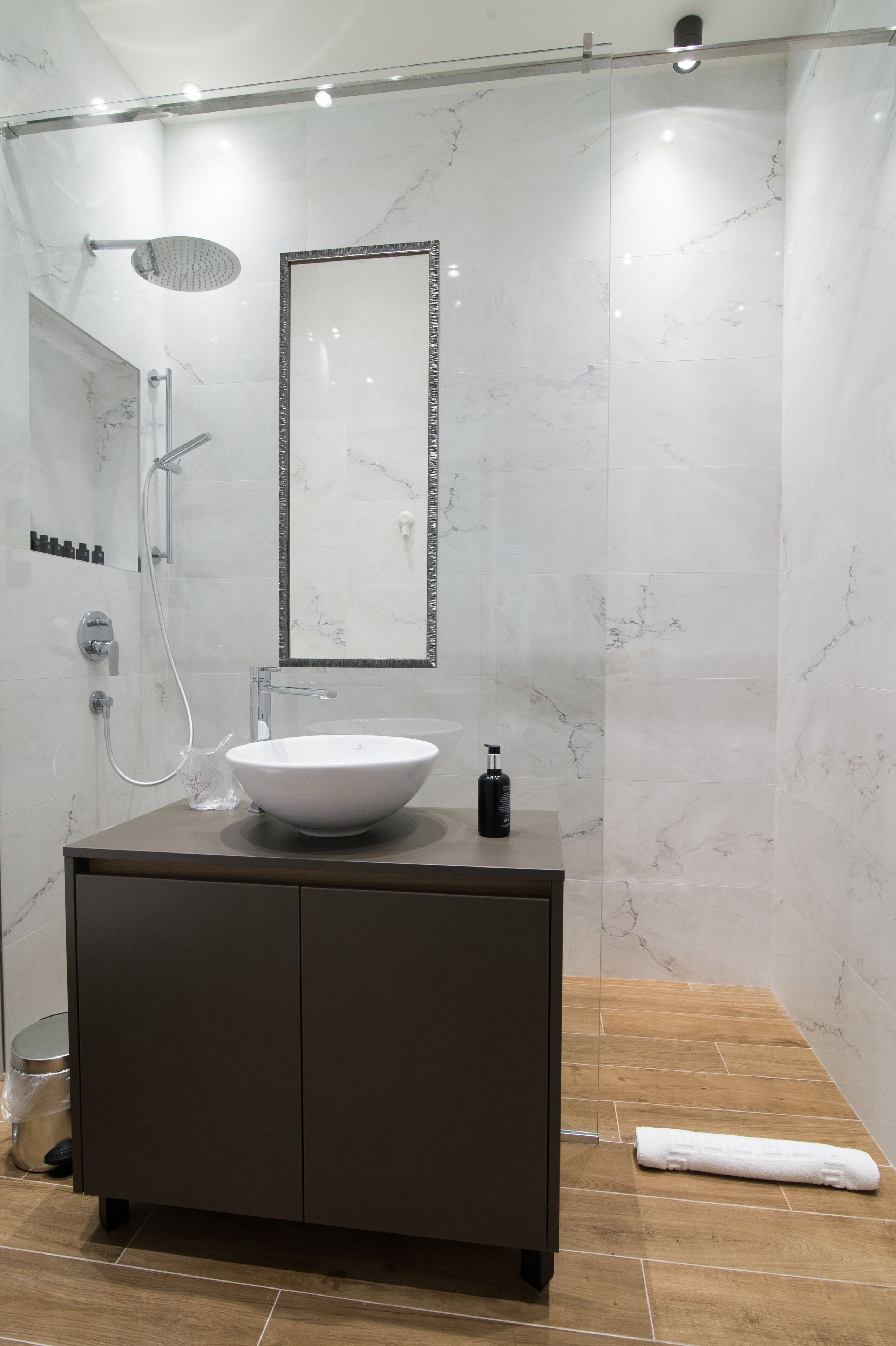 DJ City Vista - Luxury Apartments