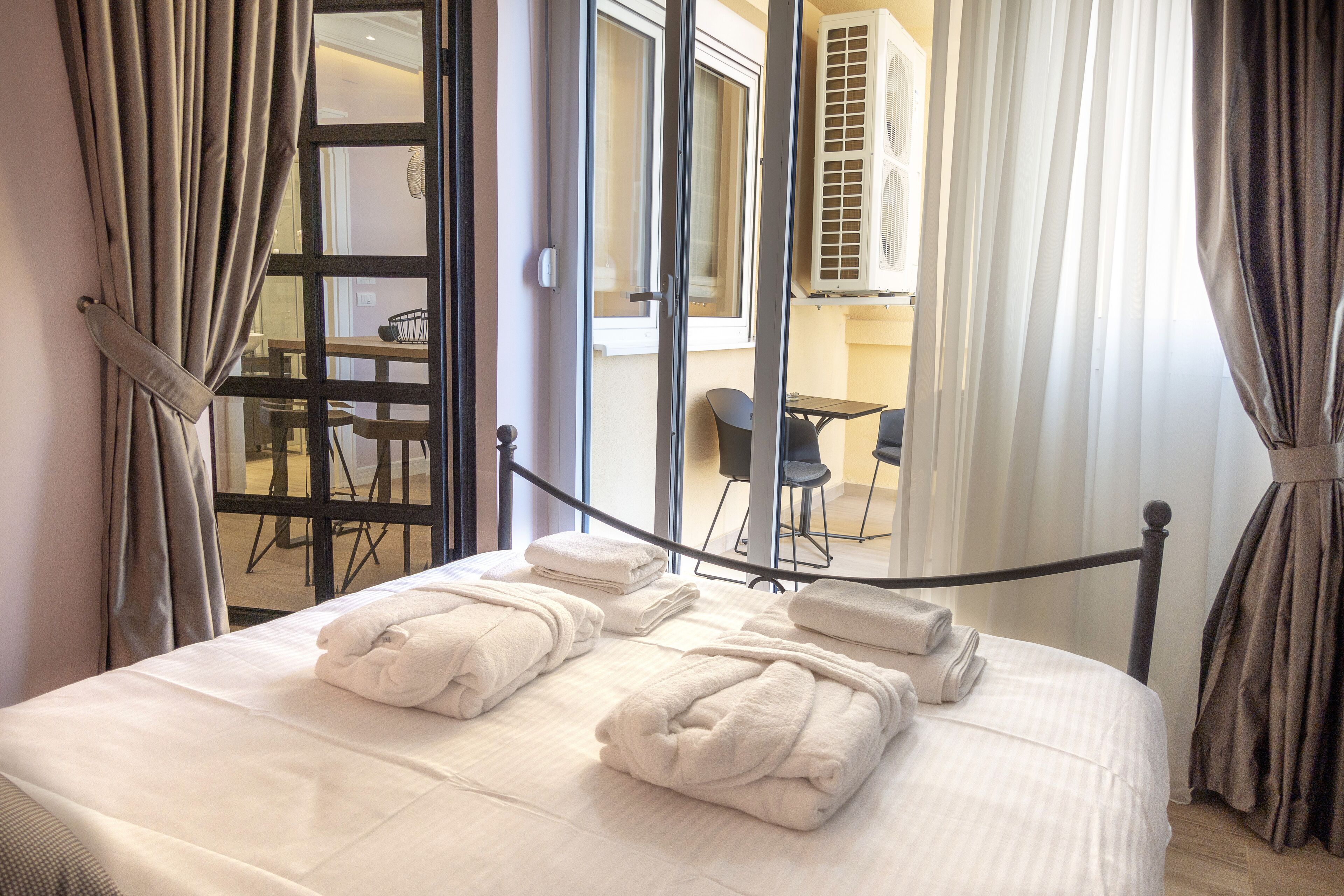 DJ City Vista - Luxury Apartments