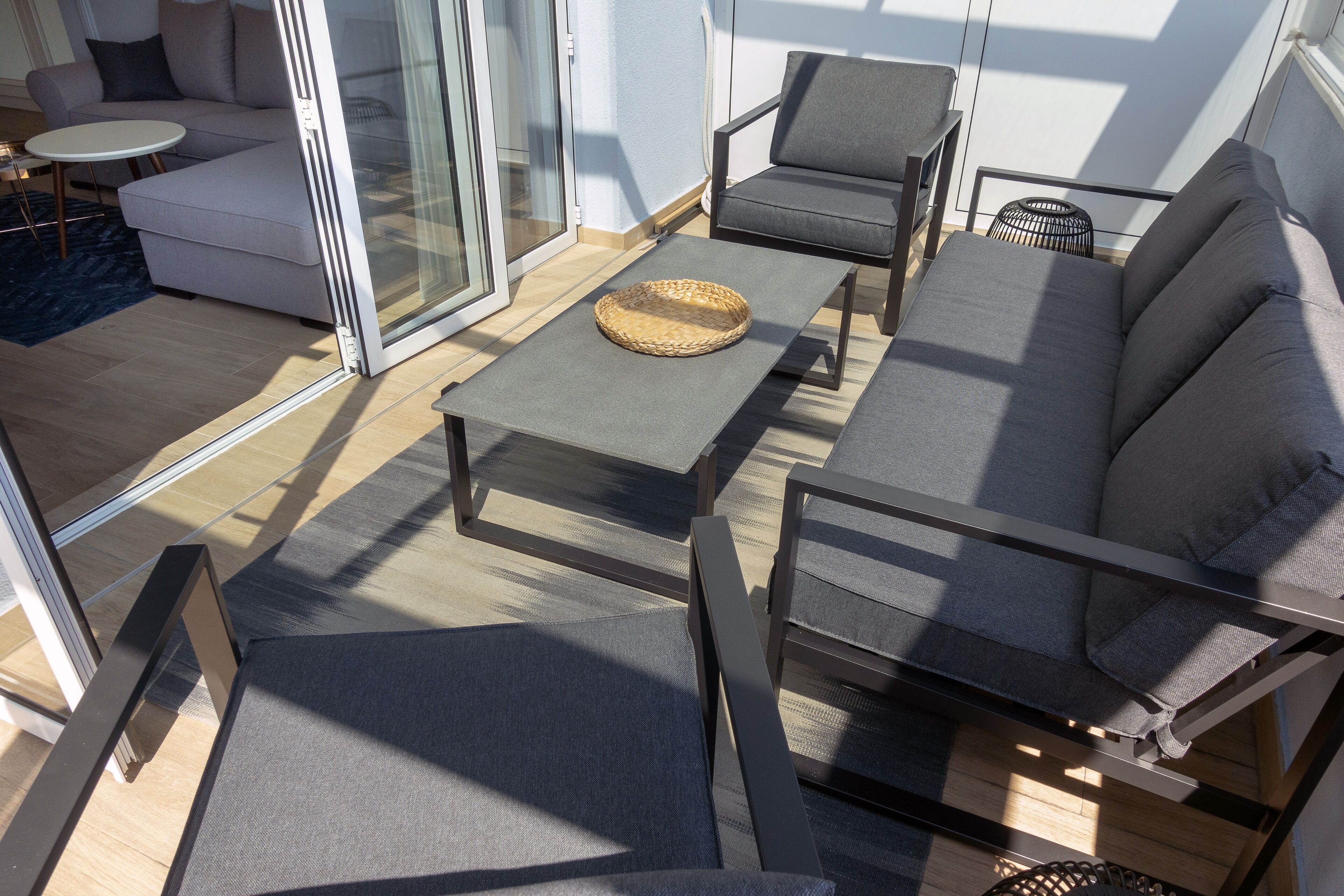 DJ City Vista - Luxury Apartments