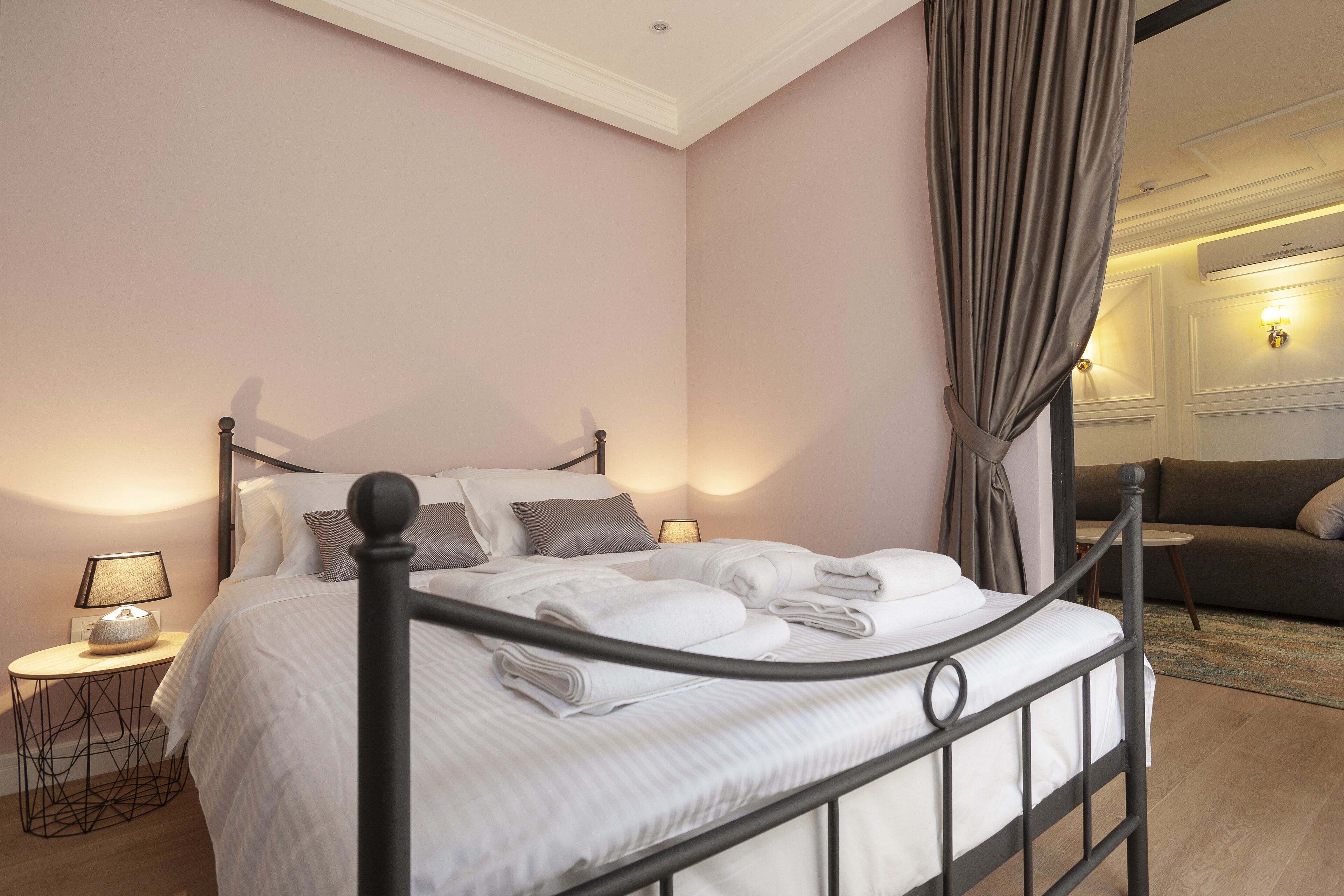 DJ City Vista - Luxury Apartments